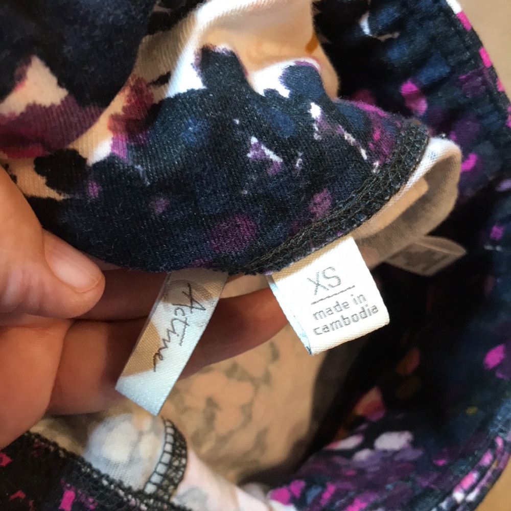 🌺 C Active 🌺…Women’s Size XS…Multicolor Workout Pants - Picture 2 of 4